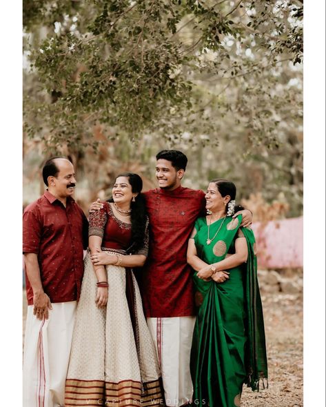 Diwali Family Pictures Ideas, Family Photo Outfits Indian Traditional, Kerala Wedding Family Photos, Family Photography Indian, Kerala Family Photos, Family Traditional Outfits Indian, Onam Photoshoot Ideas Family, Family Photo Indian, Family Photoshoot Indian