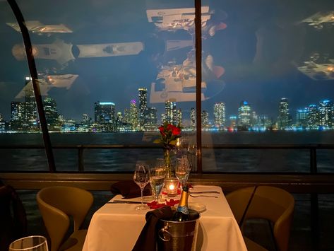 Bateaux New York Premier Dinner Cruise Nyc Dinner Cruise, Abc Dates, New York Dinner, Cruise Excursions, Dinner Cruise, Skyline View, Elegant Dinner, Cruises, Travel Experience