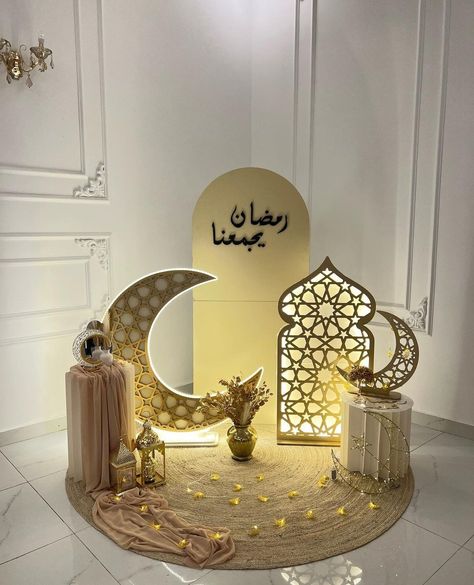 Eid Ul Fitr Decorations, Decoraciones Ramadan, Muslim Prayer Room Ideas, Islamic Interior Design, Arabian Decor, Prayer Room Ideas, Islamic Kids Activities, Diy Room Decor Videos, Ramadan Kareem Decoration