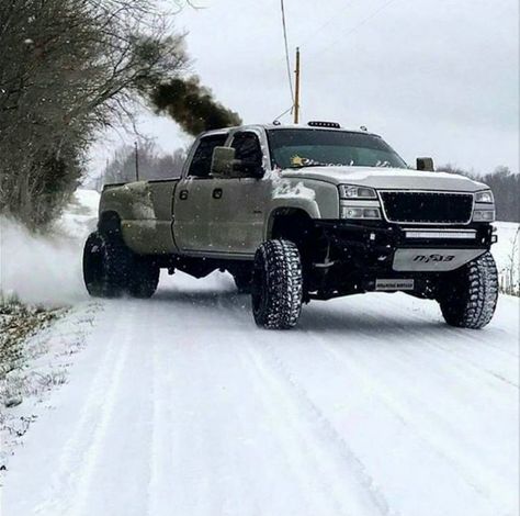 Duramax diesel chevy Silverado rolling coal in snow Impala Chevrolet, Rolling Coal, Chevy Duramax, Chevy Diesel Trucks, Trucks Lifted Diesel, Trucks Chevy, Dually Trucks, Duramax Diesel, Lifted Chevy Trucks