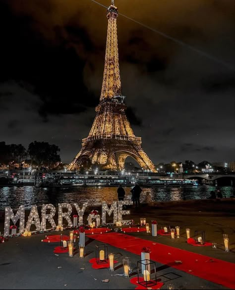 Unique Wedding Proposal Ideas, Paris Proposal Aesthetic, Dream Proposal Engagement, Vision Board Romance, Beautiful Proposals, Candle Light Dinner Ideas, Proposal Aesthetic, Valentine Day Aesthetic, Wedding Proposal Ideas Engagement