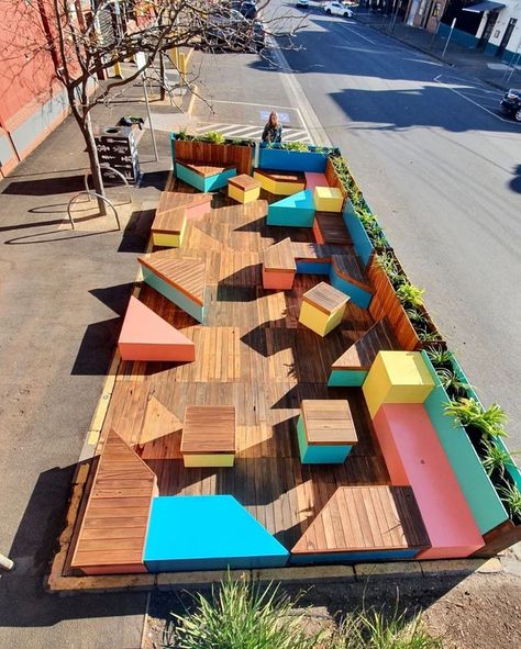 Inviting Outdoor Spaces, Outdoor Market Seating, Fun Outdoor Seating, Food Market Architecture, Food Market Design, Recycled Decking, Kursi Outdoor, Streetscape Design, Set Construction