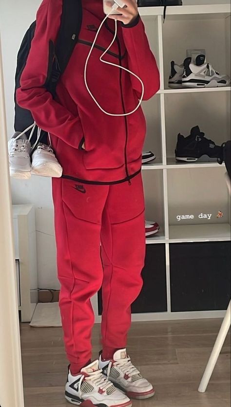 Nike Tracksuits Woman, Tech Outfits Women, Womens Tracksuit Outfit, Red Nike Tech, Nike Tech Fit, Ensemble Nike, Sweat Suits Outfits, Tech Outfit, Red Tracksuit