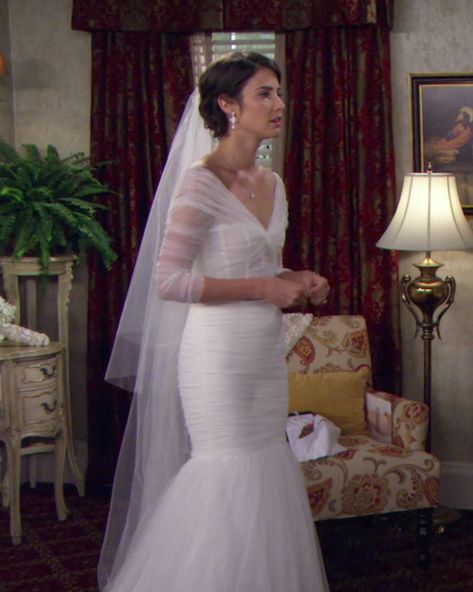 Monique Lhuillier made the lovely tulle mermaid gown that Robin (Cobie Smulders) wore for her walk down the aisle. "The reason we ended up with the dress that we did was because our director Pam Fryman wanted to reveal that it was Robin in a close-up and so many wedding dresses are strapless," said costume designer Reiko Kurumada. "In the close-up I didn't want it to look like Robin was nude. I really wanted a wedding dress that had beautiful detail on the shoulder, arm area." Tv Wedding Dresses, Movie Wedding Dresses, Worst Wedding Dress, Famous Wedding Dresses, Tv Weddings, Iconic Weddings, Cobie Smulders, Famous Dress, Celebrity Wedding Dresses