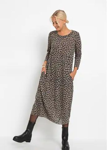 Robe Leopart, Lagen Look Outfits, Comfy Jeans Outfit, Moda Hippie, Mother Of The Bride Dresses Long, Kaftan Maxi Dress, Flattering Dresses, Egg Shape, Animal Print Dresses