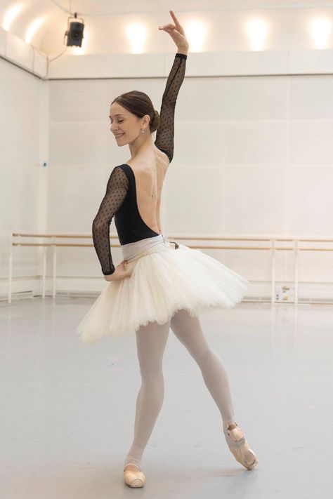 Marianela Nuñez in rehearsal for Don Quixote, The Royal Ballet © 2019 ROH. Photograph by Andrej Uspenski Marianela Nunez, Ballerina Photography, Inspo Wall, Ballet Stuff, Dance Motivation, Ballet Wear, Ballet Dance Photography, Ballet Aesthetic, Ballet Images