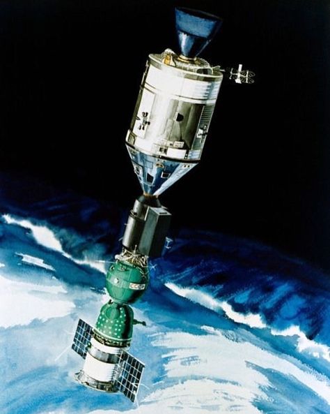 1,656 Me gusta, 4 comentarios - AstroSciTech Center (@astroscitech_center) en Instagram: "The Apollo Soyuz docking project that saw the crew and space craft fitted to be the Apollo 18…" Nasa Illustration, Nasa Space Center, Nasa Vintage, Soyuz Spacecraft, 70s Sci Fi Art, Moon Missions, Earth Orbit, Space Race, Amazing Paintings