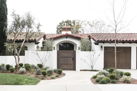 Spanish Style Home Colors Exterior, Modern Spanish Bungalow Exterior, One Level Spanish Style Homes, Mediterranean Ranch House, Spanish Style Home Landscaping, Sand Stone House Exterior, 2 Story Spanish House Plans, Spanish Homes Exterior Hacienda Style, Spanish Style Front Yard