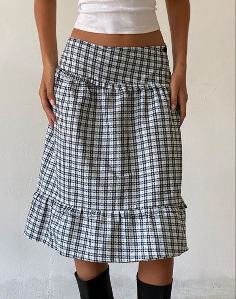 Gingham skirt outfit