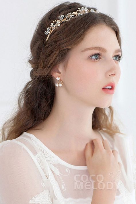 Fairy Haircut, Modern Gold Wedding, Lump Behind Ear, Gold Headpiece Wedding, Wedding Fairy, Gold Headpiece, Wedding Hairstyles Updo, Wedding Headpiece, New Skin