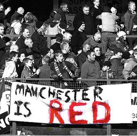 Forever and ever. Manchester is Red Manchester Is Red, Manchester United Poster, Football Factory, Camisa Manchester United, Manchester United Old Trafford, Manchester United Shirt, Manchester United Logo, Skinhead Fashion, Manchester United Team