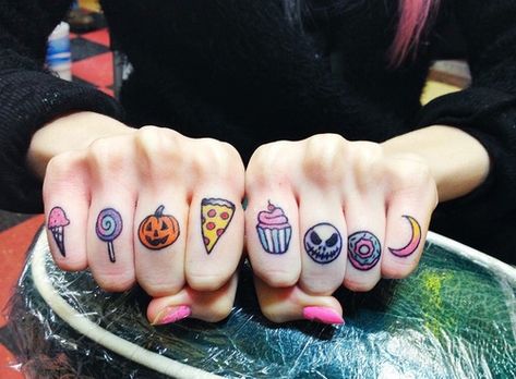 Lovely small tattoos on fingers: ice cream cone, lollypop, pumpkin head, a slice of a pizza, cupcake, scary face, doughnut and a crescent moon Emoji Tattoo, Cute Finger Tattoos, Food Tattoos, Knuckle Tattoos, Finger Tattoo Designs, Kawaii Tattoo, Halloween Tattoo, Tatuaje A Color, Finger Tattoo