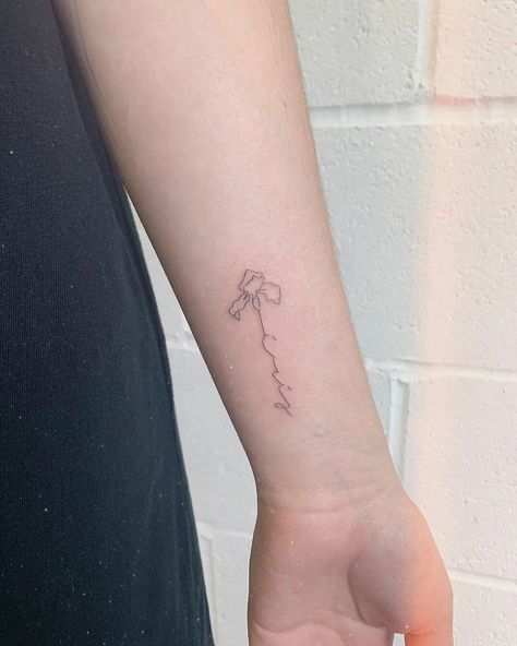 Simple Iris Flower Tattoo, Iris Minimalist Tattoo, Iris Tattoo Design Small, Simple Iris Tattoo, Iris Flowers Tattoo, Iris Tattoo Design, Iris Flower Tattoo, Violet Tattoo, One Line Tattoo