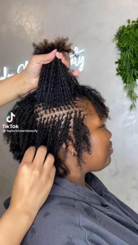 Simple Braids, Coiling Natural Hair, Short Hair Twist Styles, Latest Hair Braids, Cabello Afro Natural, Short Box Braids Hairstyles, Short Locs Hairstyles, African Hair Braiding Styles, Box Braids Hairstyles For Black Women