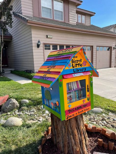 Little Free Library Plans, Tiny Library, Street Library, Library Plan, Library Inspiration, Lending Library, Little Library, Free Library, Fairy Doors