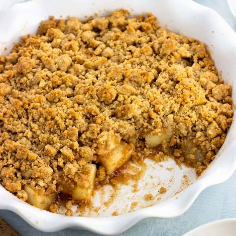 Apple Pear Crumble Recipe, Easy Pear Crumble, Pear And Blueberry Crumble, Pear Crumble Recipe Simple, Lemon Buttermilk Cake Recipe, Apple Pear Crumble, Impressive Fall Desserts, Pear Crumble Recipe, Banana Crumble