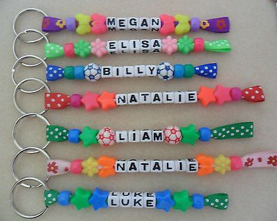 Diy Name Tags, Market Day Ideas, ميدالية مفاتيح, Beads Butterfly, Label Name, Personalized Keychains, Pony Bead Crafts, Butterfly Beads, Personalised Keyrings