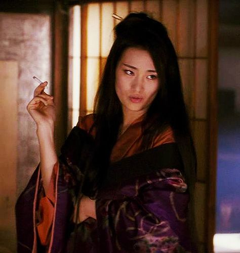 Gong Li as Hatsumomo in Memoirs of a Geisha Gong Li, Lost Cherry, Memoirs Of A Geisha, 인물 사진, Feminine Energy, Costume Design, Style Icon, Serie Tv, Memoirs