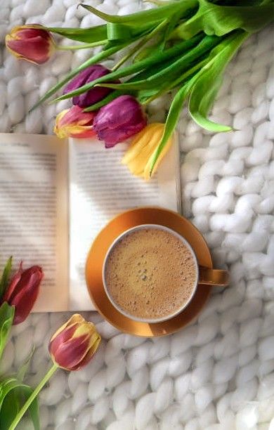 Coffee spring springcoffee tulips ohio columbus Almond Roca, Coffee Aroma, Spring Coffee, Coffee Wallpaper, Tea And Books, Coffee Pictures, Coffee Photos, Aesthetic Coffee, Good Morning Coffee