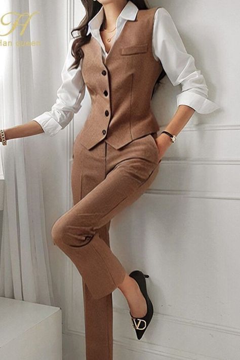 Suits Casual For Women, Three Pieces Suits For Women, Casual Suit Outfits Women, Business Fits Women, Suit For Women Graduation, Women Three Piece Suit, Women's Formal Suit, Woman Suit Outfit, Women In Suits Business