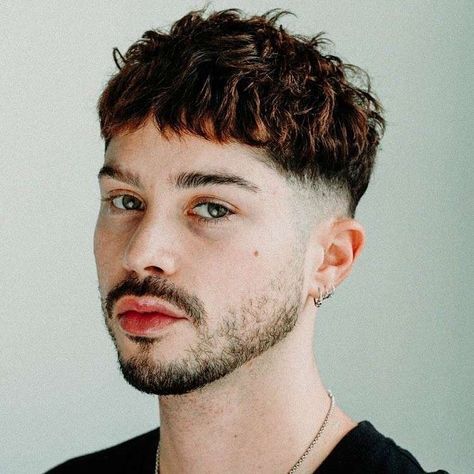 Triangle Haircut, Face Shape Hairstyles Men, Triangle Face Shape, Mens Haircuts Thick Hair, V Shaped Haircut, Triangle Face, Haircut For Face Shape, Men Haircut Curly Hair, Thick Wavy Hair