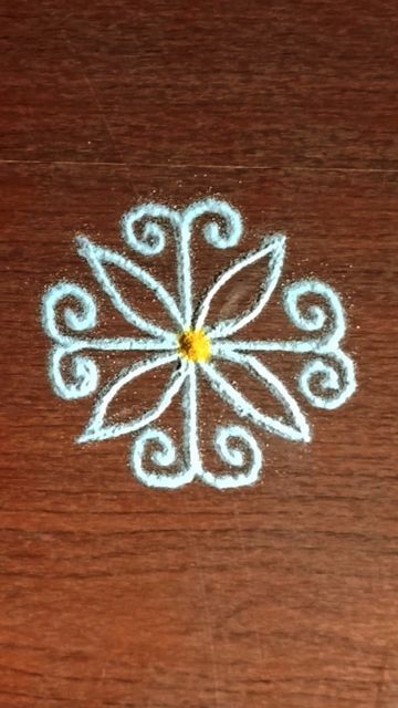 Mini Rangoli Designs, Small Free Hand Rangoli, Mini Rangoli, Rangoli Images, Simple Kolam Designs, Border Kolam, Simple Rangoli With Dots, Kolam Art, Doodles Easy