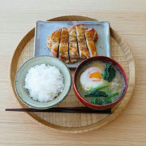 Japanese Food Traditional, Healthy Food Motivation, Japanese Cooking, Food Drinks Dessert, Japan Food, Delicious Healthy Recipes, Beautiful Food, Clean Recipes, Chopsticks