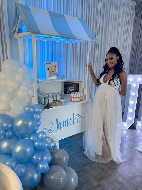 Baby Shower Black Women, Gender Reveal Outfit, Baby Gender Reveal Party Decorations, Winter Baby Shower Themes, Classy Baby Shower, Gender Reveal Party Theme, Maternity Dresses For Baby Shower, Shower Dress, Baby Shower Theme Decorations