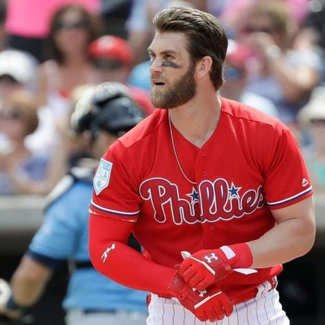 Bryce Harper Haircut, Bryce Harper Hair, Baseball Haircuts, Famous Baseball Players, Hot Baseball Players, Josh Donaldson, Styles For Short Hair, Phillies Baseball, Black Men Haircuts