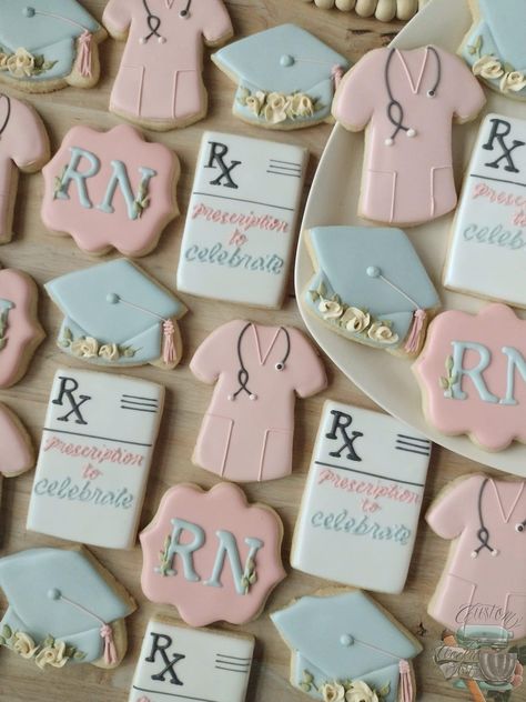 Nurse Graduation Party Food, Nursing Graduation Cakes, Nurse Grad Parties, Nurse Graduation Party Decorations, Nursing School Graduation Pictures, Diy Graduation Decorations, Pink Graduation Party, Graduation Party Pictures, Nurse Cookies