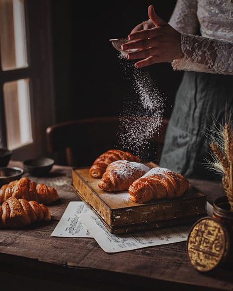 Croissants photography and styling. Croissants Photography, Croissant Photography, Pastries Photography, Aesthetic Food Photography, Dark Food, Dark Food Photography, Styling Photography, Photography Styling, Croissant