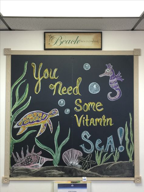 Summer White Board Ideas, Beach Chalkboard Art, Summer Whiteboard Art, Chalkboard Art Summer, Easy Chalkboard Art, Summer Chalkboard Ideas, Chalkboard Spring, Chalk Calendar, Whiteboard Drawings