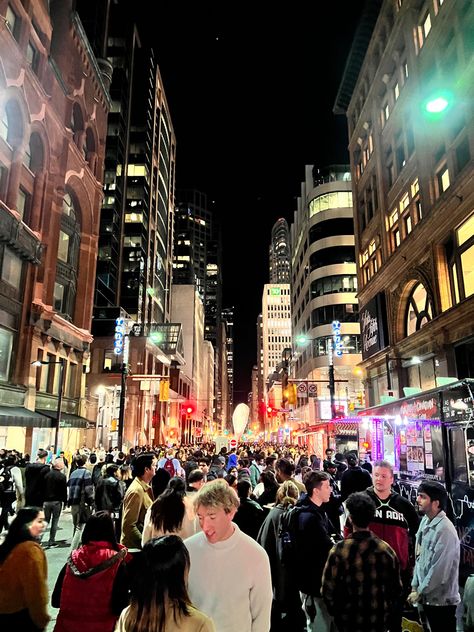 Yonge Street, Times Square, Toronto, Travel