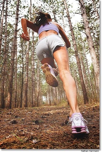 trail running fit Running Pose, Person Running, Action Pose Reference, Running Quotes, Female Pose Reference, Anatomy Poses, Body Reference Poses, Human Poses Reference, Foto Poses