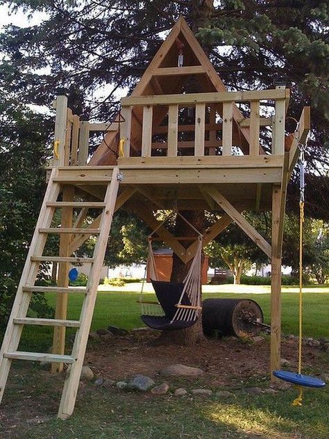 Frame Playhouse, Diy Treehouse, Simple Tree House, Climbing Frames, Tree House Plans, Tree Fort, Tree House Diy, Tree House Kids, Cool Tree Houses