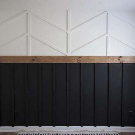 Herringbone Wainscoting, Modern Farmhouse Diy, Diy Accent Wall, Dekorasi Kamar Tidur, Painted Walls, Style Deco, Board And Batten, Wall Board, Savannah Ga