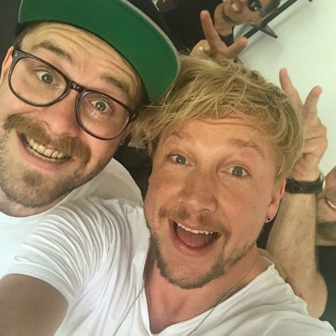 So heiß ging’s bei The Voice of Germany noch nie her! Samu Haber (41) und Neuzugang Mark Forster (33) liefern sich beim Kampf um die Mark Forster, Sunrise Avenue, Mental Institution, Insta Story, Titanic, Cool Bands, White T, Singers, I Laughed