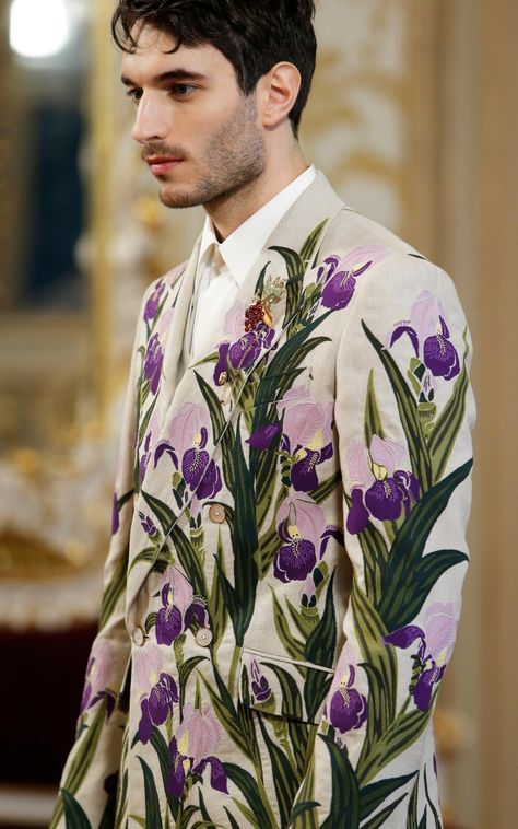 Floral Suit Men, Gala Attire, Prom Suit, High Fashion Men, Fashion Boy, Prom Suits, Floral Fashion, Dolce E Gabbana, Women's Handbags