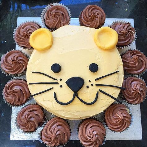 For a second birthday party, a lion cake. An 8 inch sponge cake, covered in orange-tinted buttercream. Sugarpaste ears, eyes, nose, mouth and whiskers. Chocolate cupcakes around the edge for the mane. Easy Birthday Cake, Lion Cake, Lion Birthday, Torte Cupcake, Easy Birthday, Animal Cakes, Simple Birthday Cake, Boy Birthday Cake, Safari Party