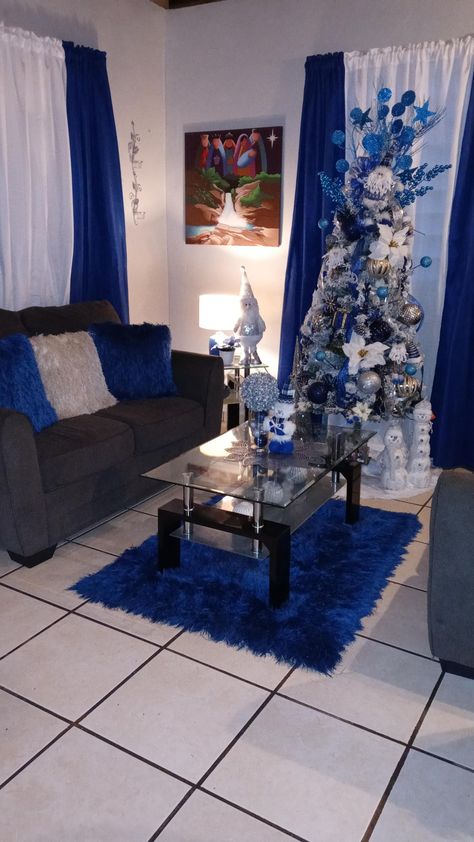 Living Room Color Themes, Royal Blue House Decor, Black And Blue Living Room Decor, Themed House Decor, Royal Blue Living Room Decor, Girl Apartment Decor, Cute Living Room, Apartment Decorating Living, Blue Living Room Decor