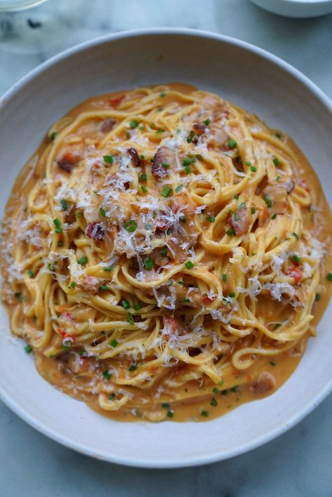 Spicy Carbonara with crushed Calabrian chili pepper Garlic Bread Pasta, Roasted Garlic Bread, Classic Carbonara, Italian Parsley, Hungry Eyes, Calabrian Chili, Fresh Meals, Dinner Club, Carbonara Pasta