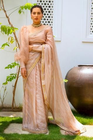 Shop for Aarti Sethia Studio Beige Cotton Leheriya Saree With Blouse for Women Online at Aza Fashions Kota Sarees Blouse Designs, Organza Blouse Designs, Organza Sleeves Blouses, Full Sleeves Blouse Designs, Leheriya Saree, Puff Sleeves Blouse, Full Sleeves Design, Saree Blouse Styles, Simple Saree Designs