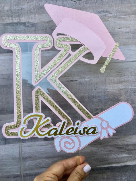 Graduate Cake Topper, Disney Cake Toppers, Letter Cake Toppers, Graduation Cap Decoration Diy, Diy Graduation Gifts, Senior Graduation Party, Letter Cake, College Graduation Cap Decoration, 8th Grade Graduation