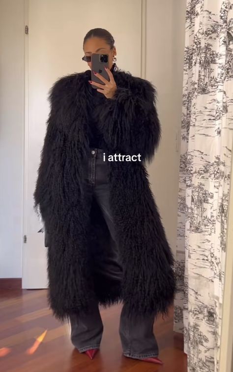 Paris Winter Fashion Outfits Street Styles, Canada November Outfits, Mongolian Fur Coat Outfit, Long Faux Fur Coat Outfit, Cabin Outfit Ideas Black Women, Long Black Fur Coat Outfit, Fur Coat Outfit Black Women, Fur Coat Outfit Aesthetic, Fake Fur Coat Outfit