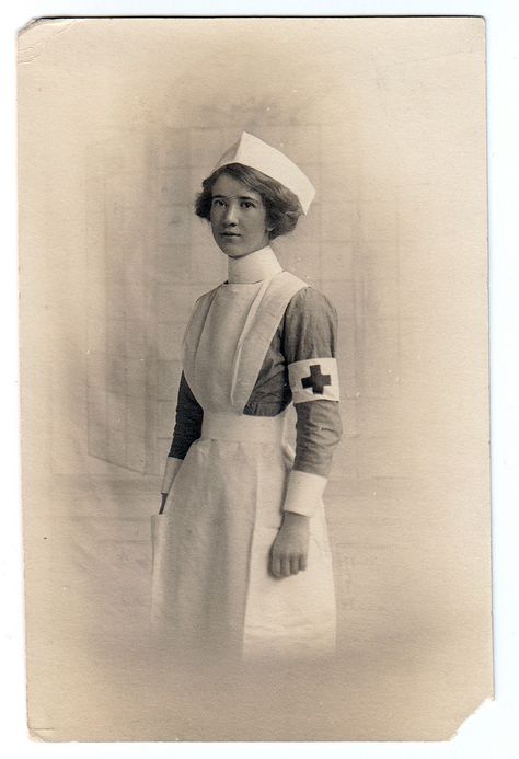 I'm loving this uniform! Nursing Pictures, History Of Nursing, Red Cross Nurse, My Halloween Costume, Nurse Art, Professional Nurse, Nurse Rock, Vintage Nurse, Vintage Medical