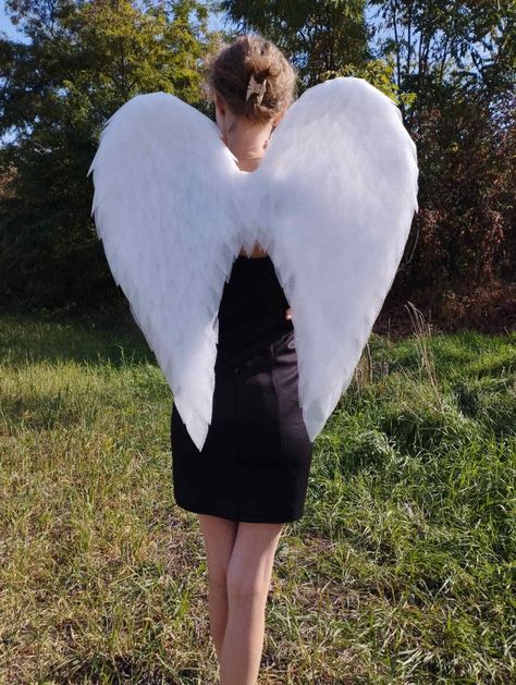 Wings For Cosplay, Angel Wing Crafts, Cosplay Wedding, Angel Wings Costume, Small Wing, Costume Wings, White Angel Wings, Wedding Dress Outfit, Photoshoot Props