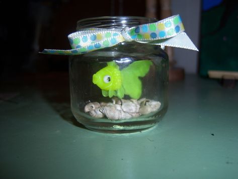 Fake Pet Fish  •  Make a fish plushie in under 20 minutes Fennec Fox Pet, Fake Fish Tank, Diy Fish Tank, Class Pet, Diy Aquarium, Fabric Fish, Diy Bowl, Reptile Cage, Underwater Animals