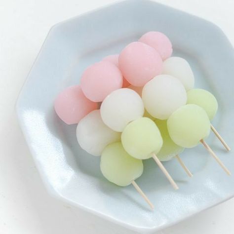 Dango ||| Cute foods Sakura Mochi, The Lovely Bones, Soft Foods, Bite Size Desserts, Drama Total, Japanese Sweets, I Want To Eat, Total Drama, Satisfying Food