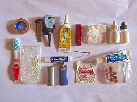 Hiking First Aid, Backpacking First Aid Kit, Hiking First Aid Kit, Camping First Aid Kit, First Aid Course, First Aid Supplies, Snake Bites, Health Guide, Red River