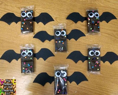 Bat Brownies, Adult Halloween Party Ideas, Veselý Halloween, Dulceros Halloween, Halloween Brownies, Halloween School Treats, Halloween Class Party, Dulces Halloween, School Halloween Party